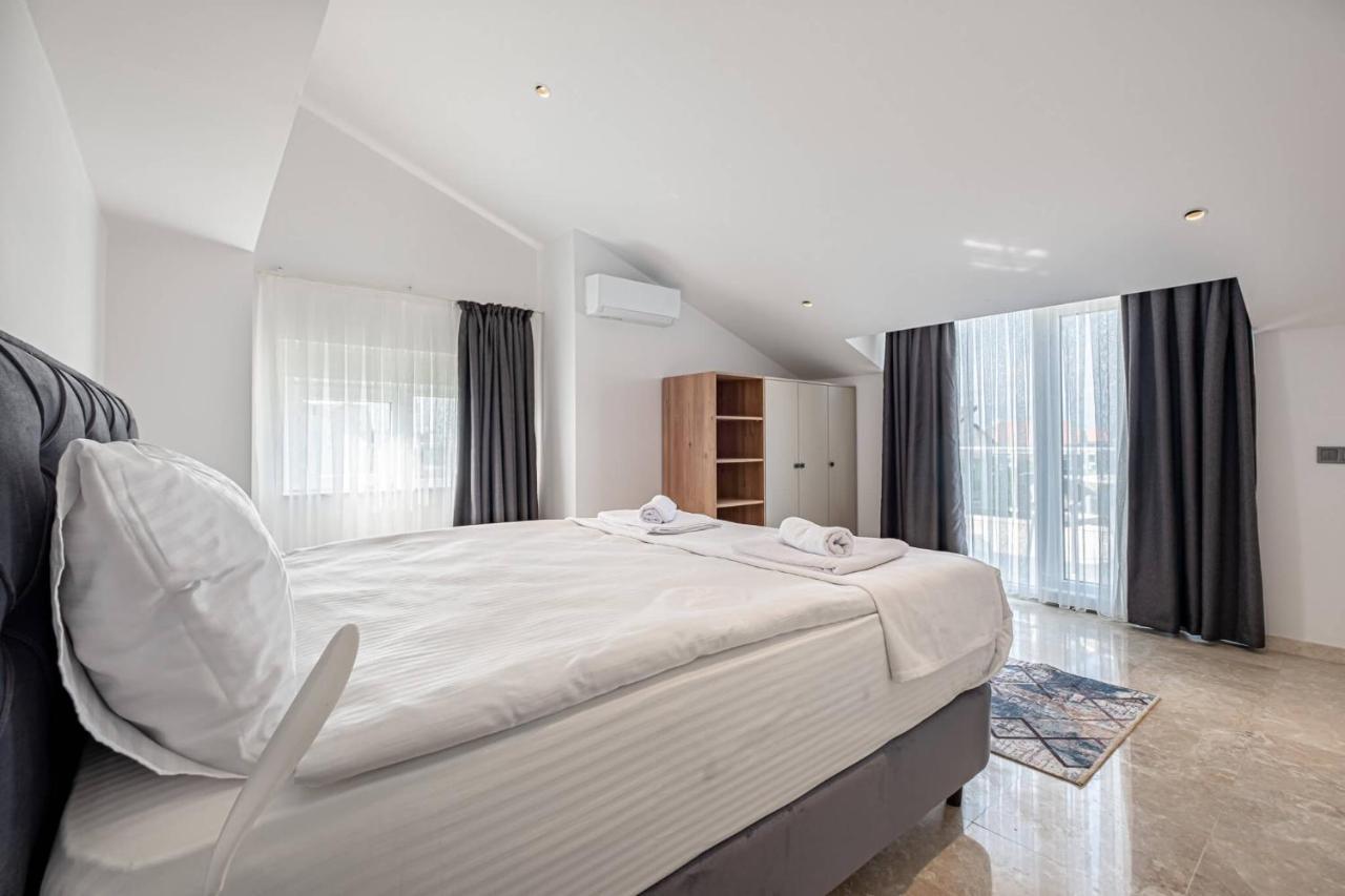 Belek Deluxe Suit Exteriör bild